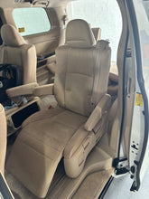 Load image into Gallery viewer, Custom Made Leather Seat Cover For Toyota Alphard Vellfire 7 Seats 2014-2018

